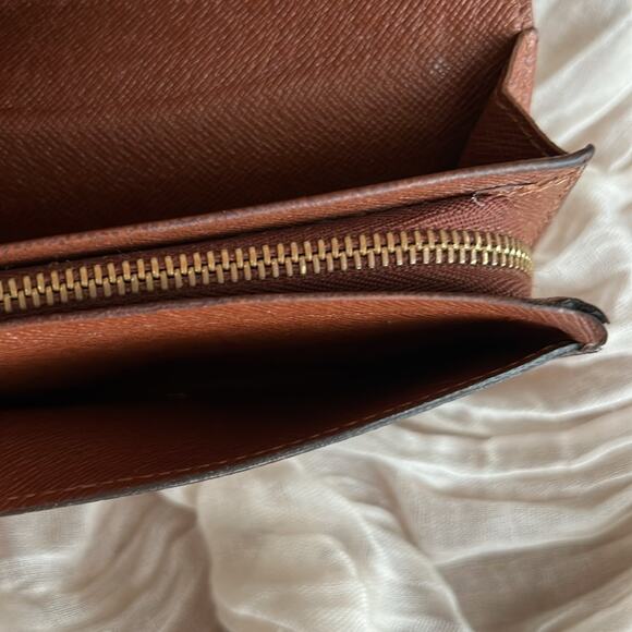 Authentic Louis Vuitton Paris Leather Monogram Snap Wallet - Picture 11 of 16